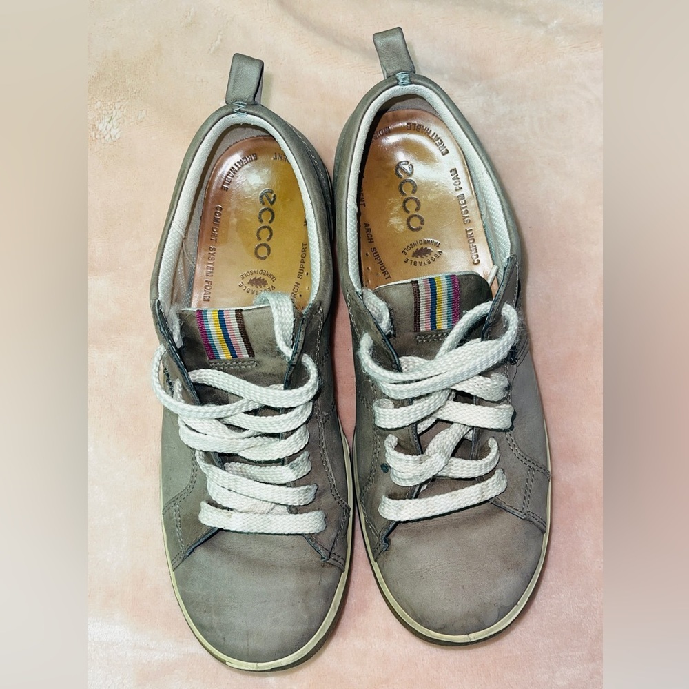 ECCO Womens Warm Grey Suede w rainbow stripe LowTop Casual Sneakers Size 36